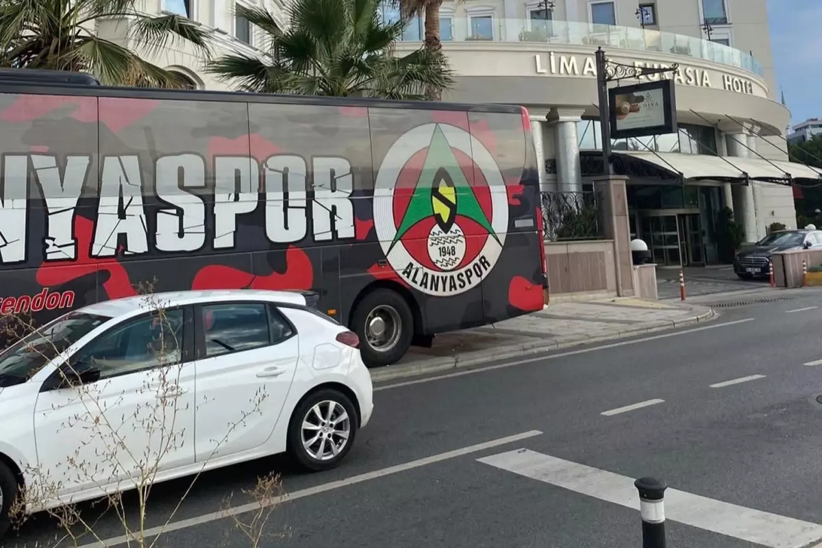 fenerbahce maci ertelenen alanyaspor istanbula geldi iste nedeni zpmBySAj