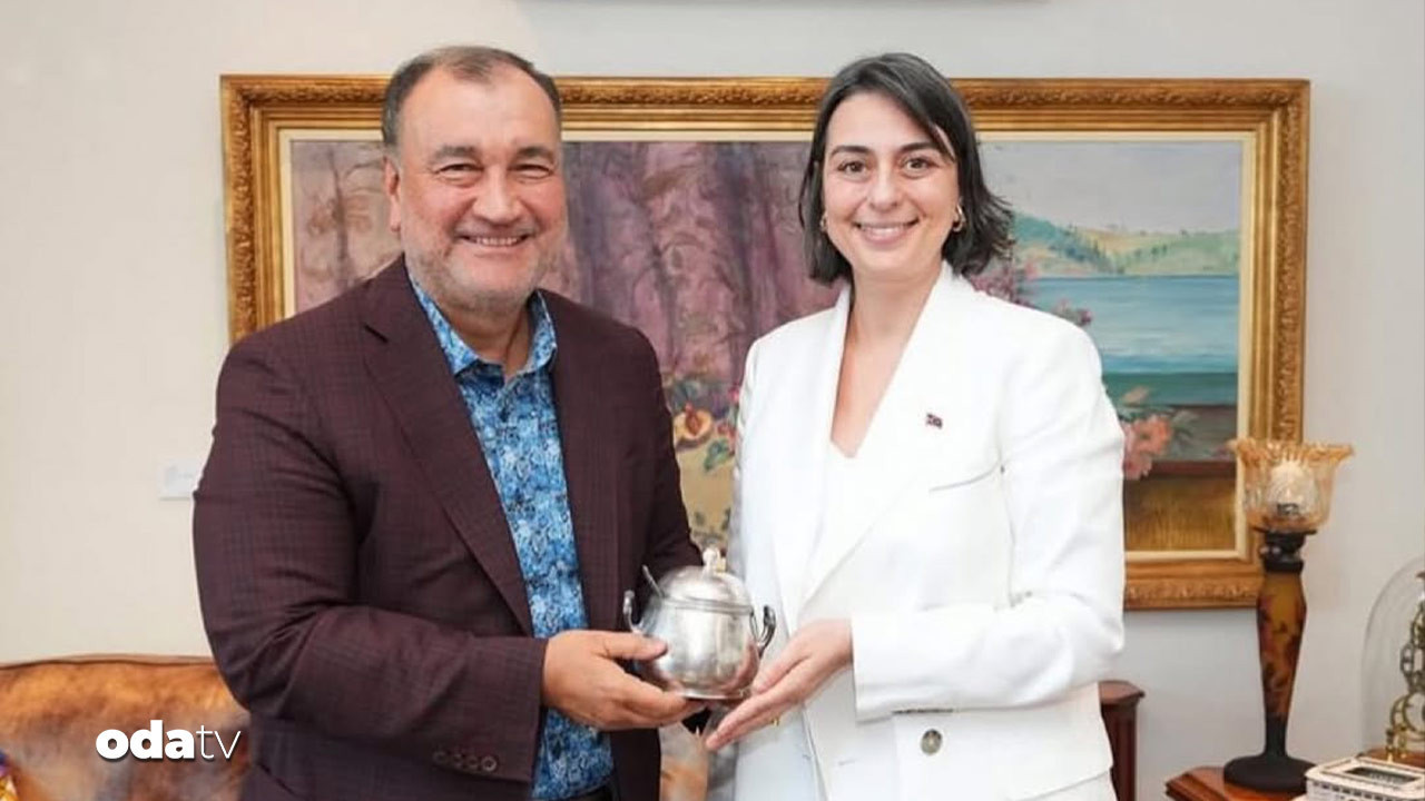 uskudar belediye baskani sinem dedetastan yildiz holdingin sahibi murat ulkere ziyaret q64ytM6f