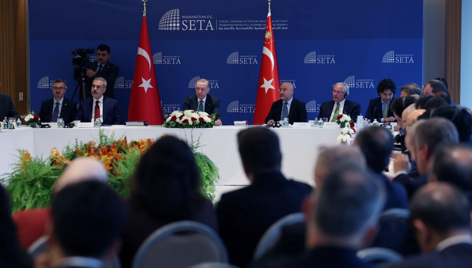 cumhurbaskani erdogan abdli dusunce kurulusu temsilcileriyle bir araya geldi 591t42JO