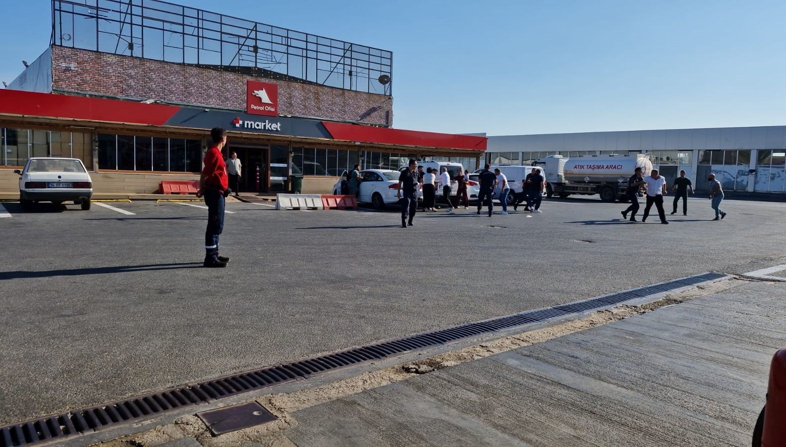 omuz atma kavgasi iki aile akaryakit istasyonunu birbirine katti bwBQkP1k