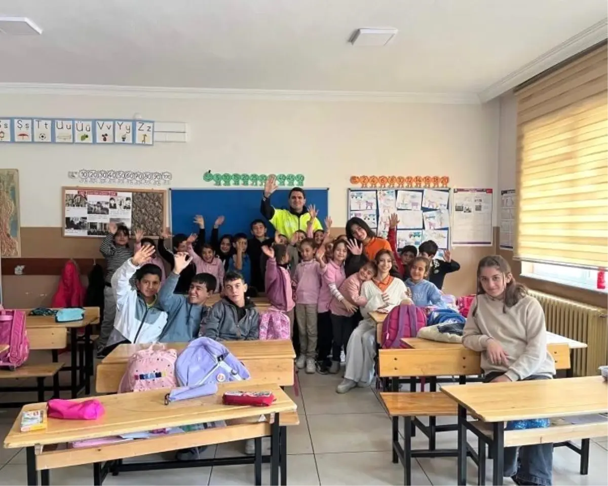 bozuyukte ogrencilere trafik guvenligi semineri duzenlendi OKzn1edv.jpg