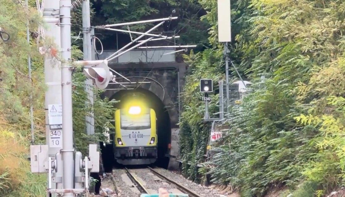 evlerin altindan gecen 114 yillik tren tuneli mahalleyle butunlesti O5W14sj4