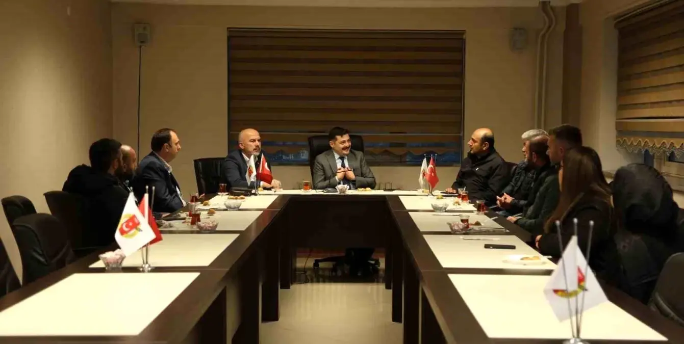 gazetecilerin sorunlari tartisildi M5KeGMpl.jpg