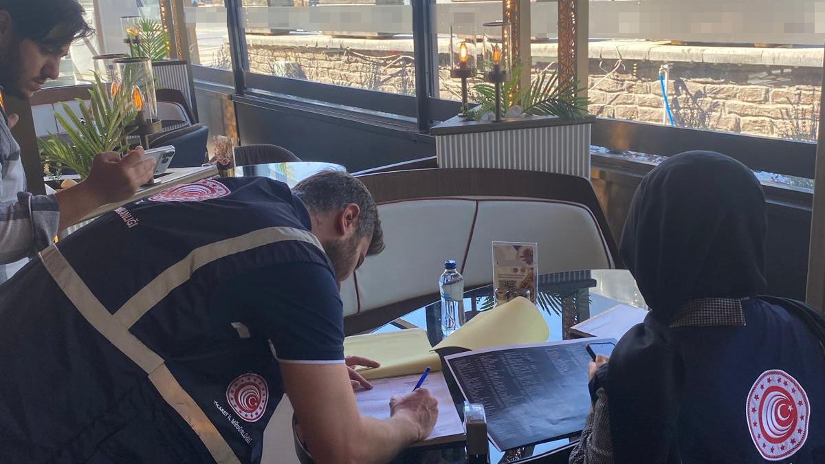 ticaret bakanligi kafe ve lokantalarda fahis fiyatli su satislarini denetledi cSqmW8kl