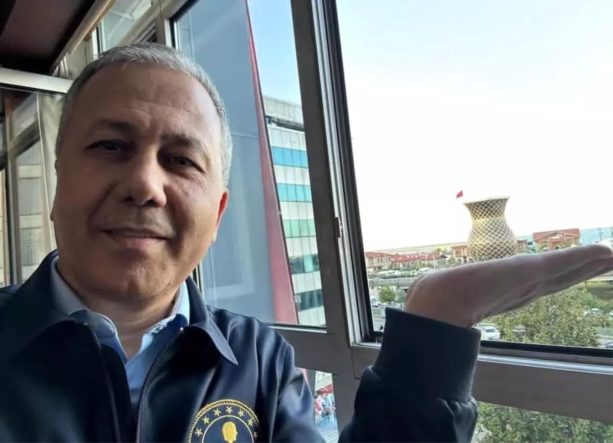 yerlikaya da akima uydu dev bardakla poz verdi 4ES425aS.jpg