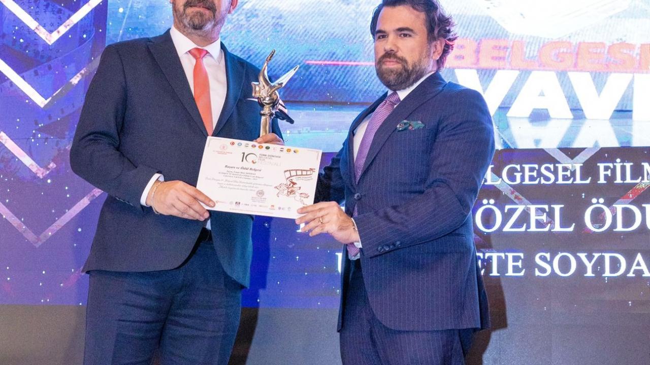 yonetmen umut mete soydana turksoy ozel odulu verildi DZq4ZPgV.jpg