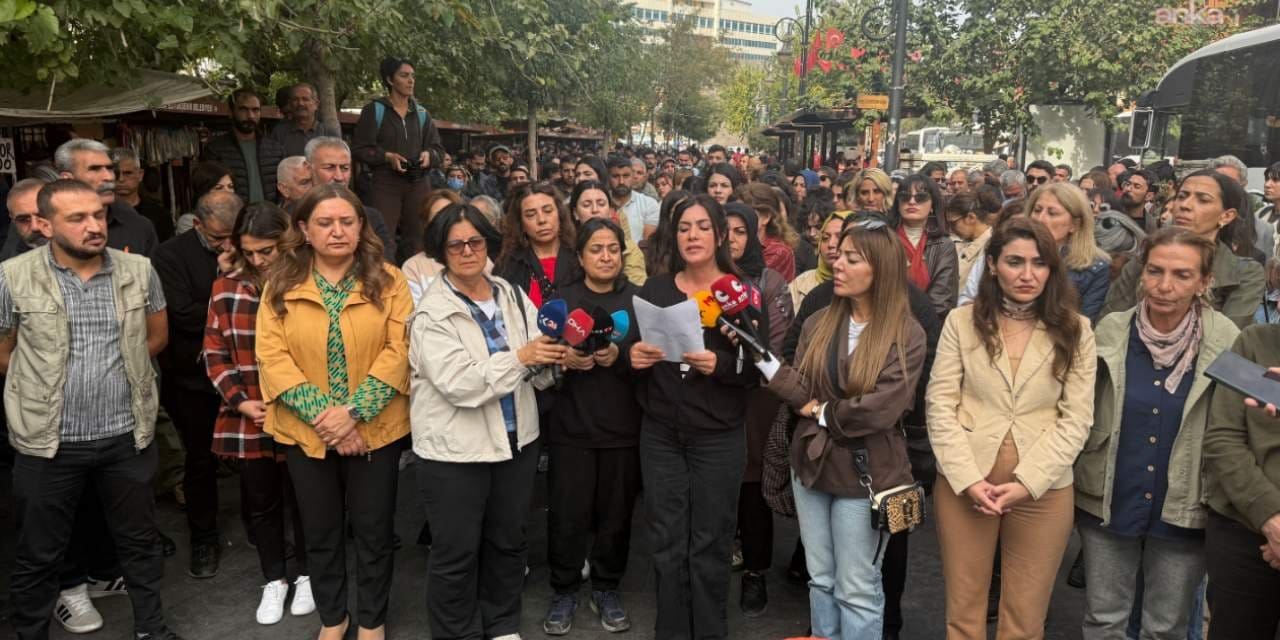 diyarbakirda uc kadinin yasadigi eve saldiri protestosu MTL8R7LW.jpg