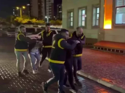 Adana’da Bıçaklı Trafik İhtilafı: Baba ve Oğula Ağır Yaptırımlar