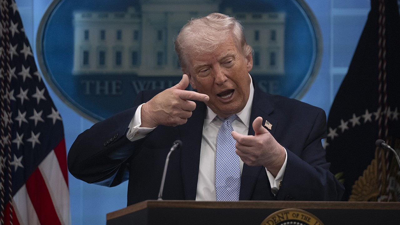 Abd baskani trump irani bu gece ve yarin cok sert vuracagiz vCun5eAD